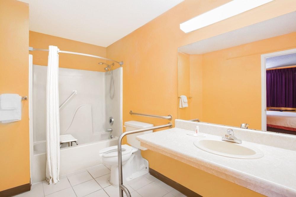 Americas Best Value Inn Darien Eksteriør bilde